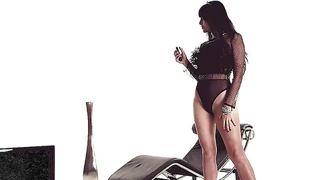 Exotic Babe Fills Her Rough Vaginal Hole