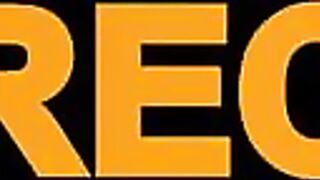 おしっことおならが我慢できなくて窓の外へ向かって放屁と放尿。