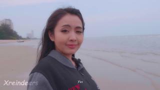 Beachside Bimbo Scores with Random Dude, Getting Down for Outrageous Discounts - Xreindeers